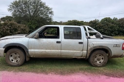 CAMIONETA ABANDONADA